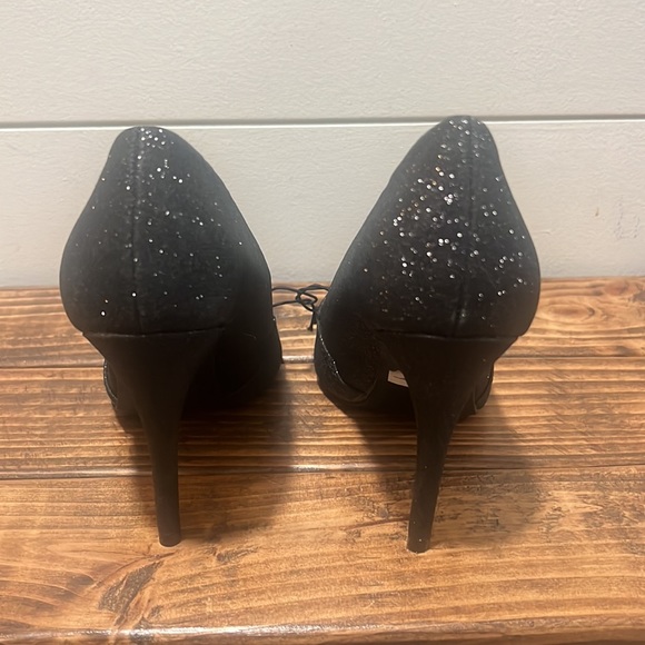 GUESS | Maisee black glitter pointy toe pumps - Picture 4 of 5